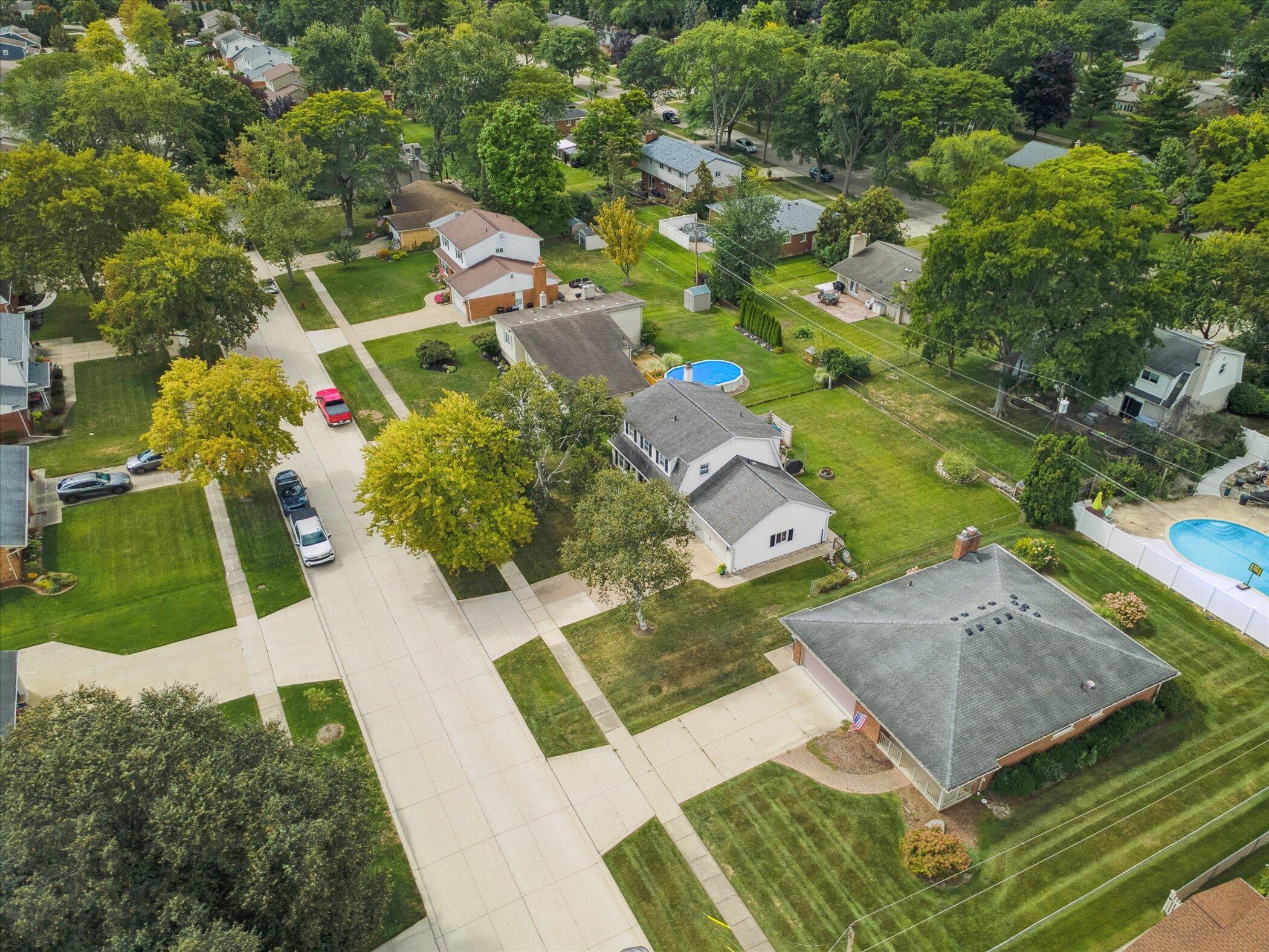 Livonia, Michigan 48152, United States, 4 Bedrooms Bedrooms, ,3 BathroomsBathrooms,Residential,Pending,203216