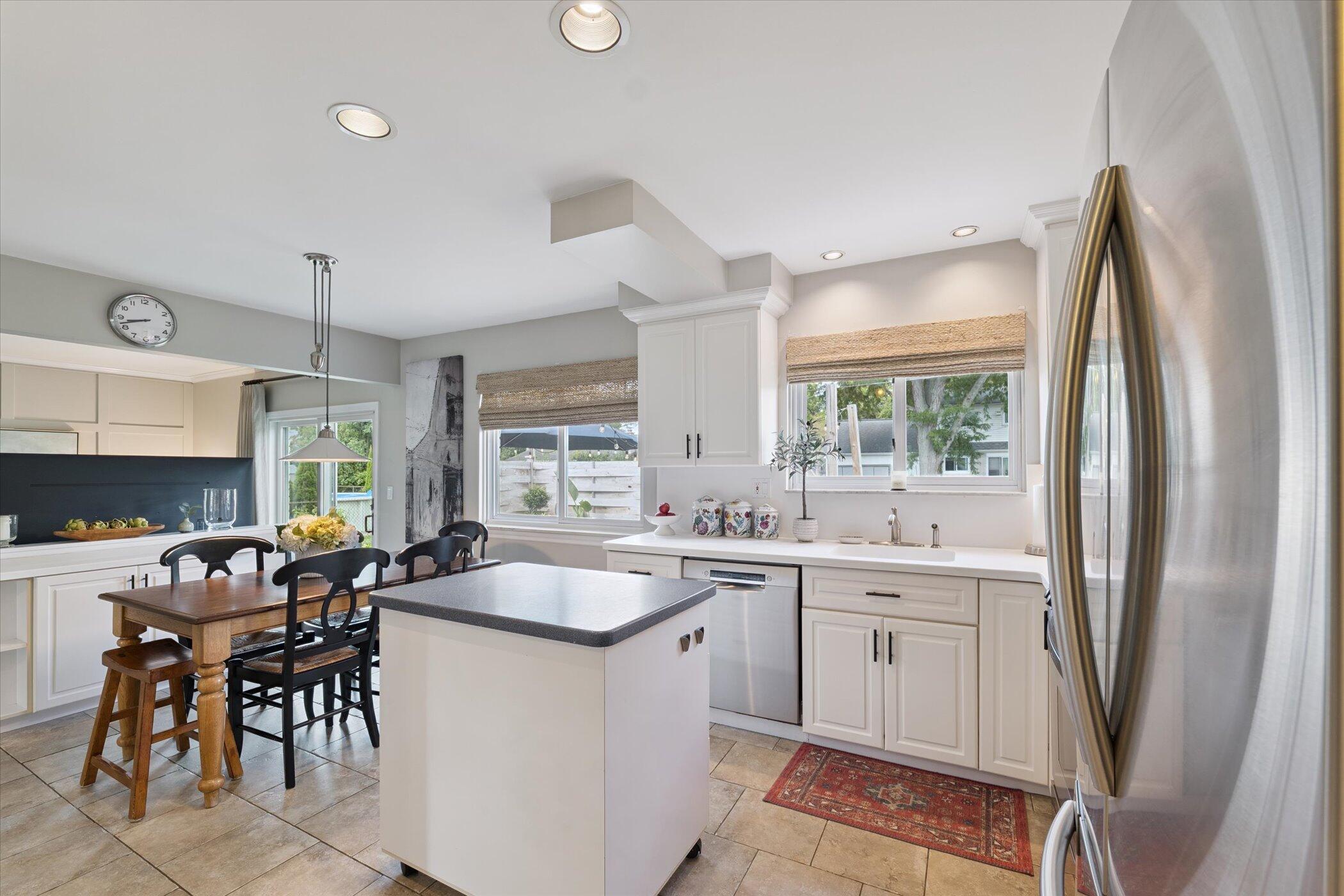 Livonia, Michigan 48152, United States, 4 Bedrooms Bedrooms, ,3 BathroomsBathrooms,Residential,Pending,203216