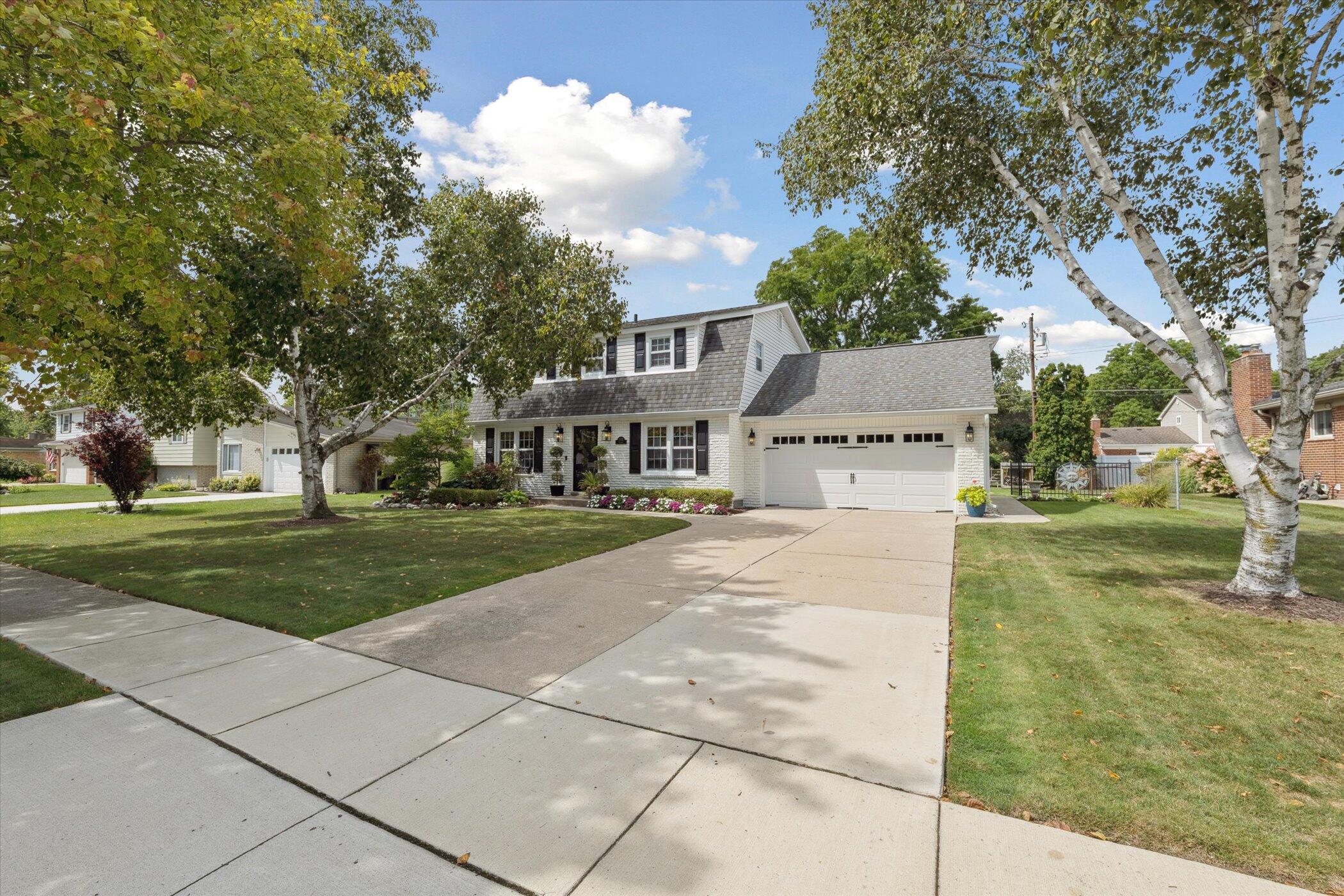 Livonia, Michigan 48152, United States, 4 Bedrooms Bedrooms, ,3 BathroomsBathrooms,Residential,Pending,203216