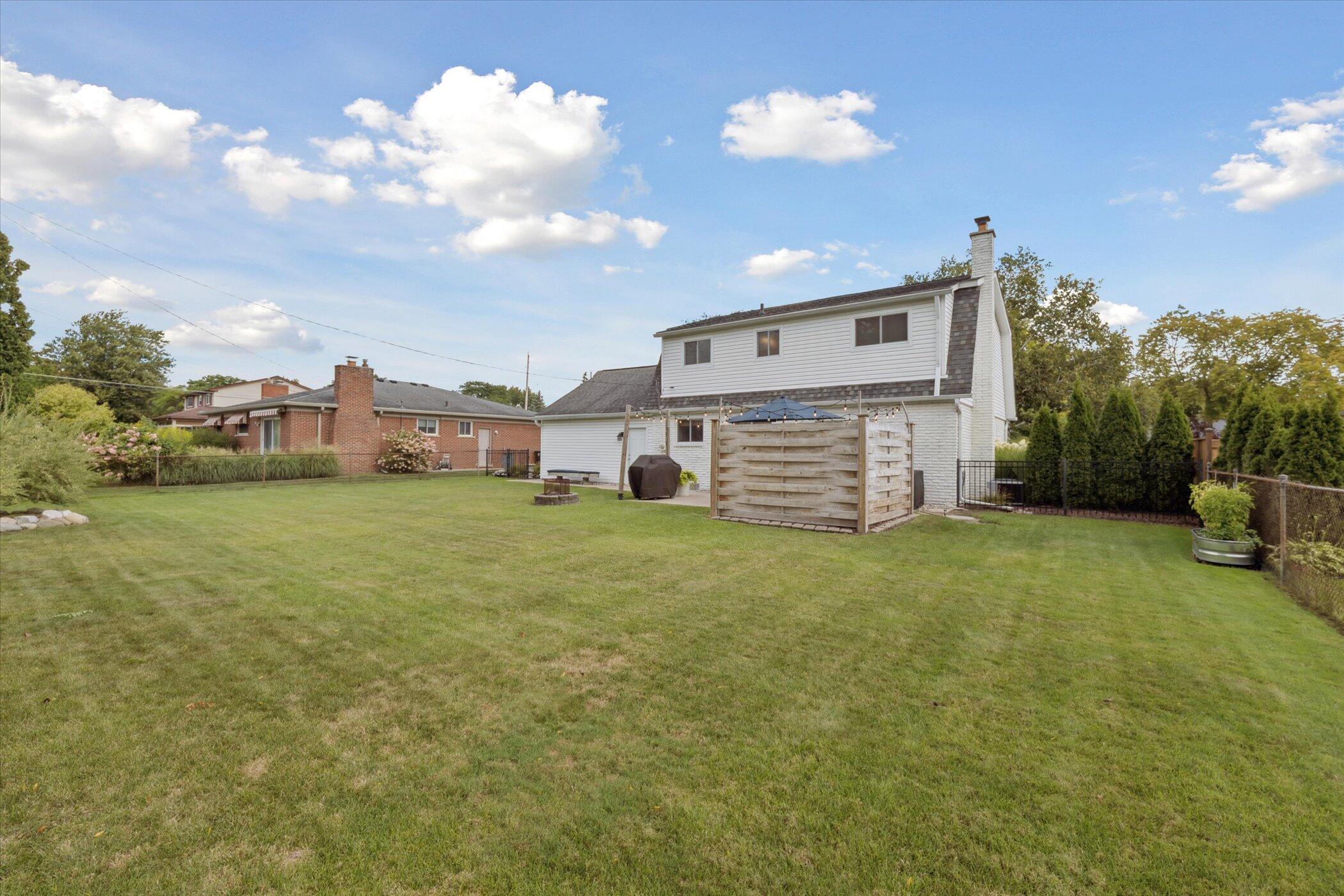 Livonia, Michigan 48152, United States, 4 Bedrooms Bedrooms, ,3 BathroomsBathrooms,Residential,Pending,203216