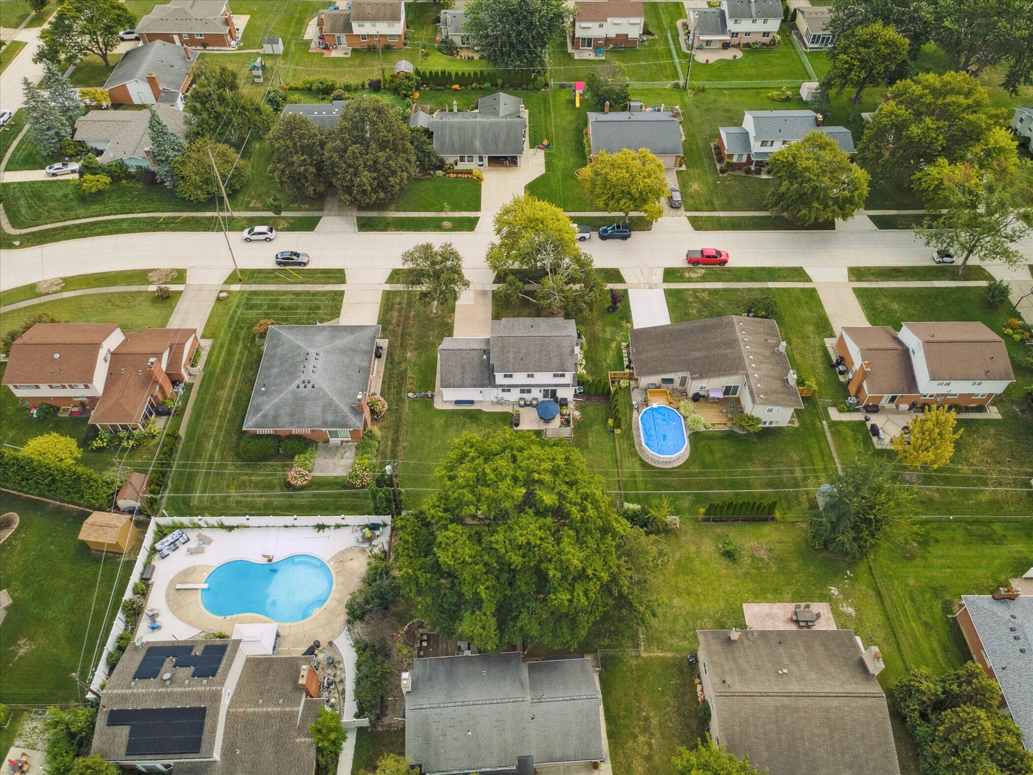 Livonia, Michigan 48152, United States, 4 Bedrooms Bedrooms, ,3 BathroomsBathrooms,Residential,Pending,203216