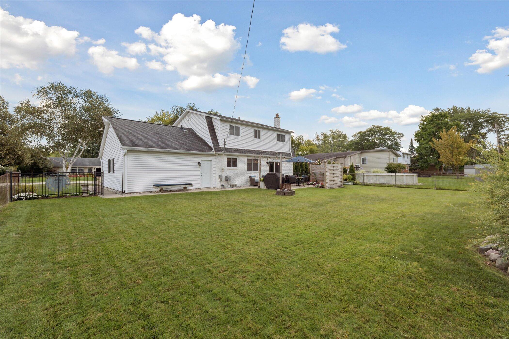 Livonia, Michigan 48152, United States, 4 Bedrooms Bedrooms, ,3 BathroomsBathrooms,Residential,Pending,203216