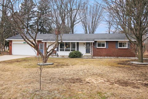Photo of 6243 Woodcliff Street, Holland, MI 49423 (MLS # 26008046)