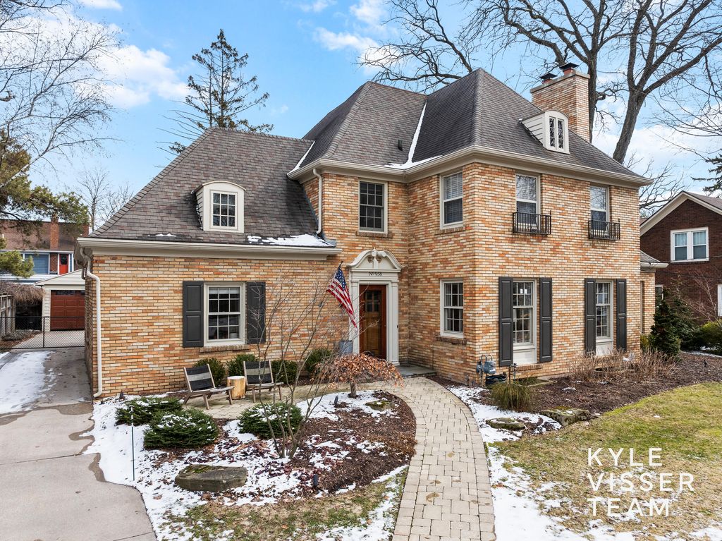 Photo of 958 Pinecrest Avenue SE, East Grand Rapids, MI 49506 (MLS # 26006844)