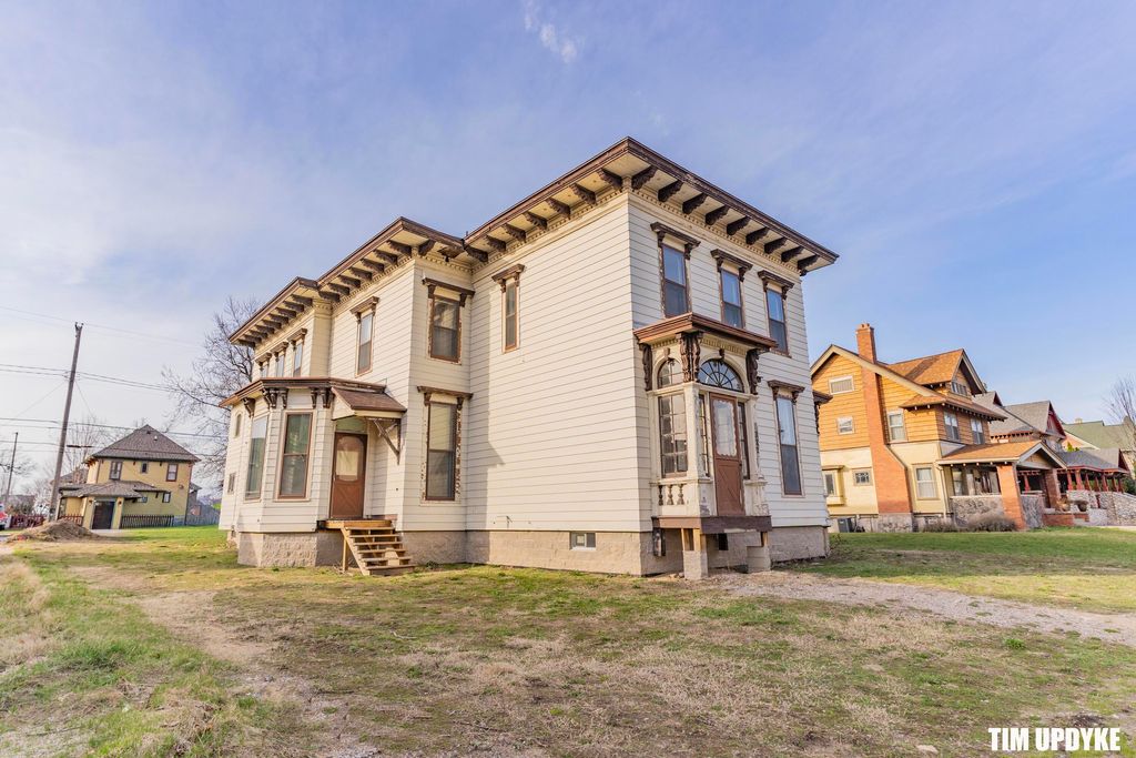 Photo of 382 W Muskegon Avenue, Muskegon, MI 49440 (MLS # 26013978)