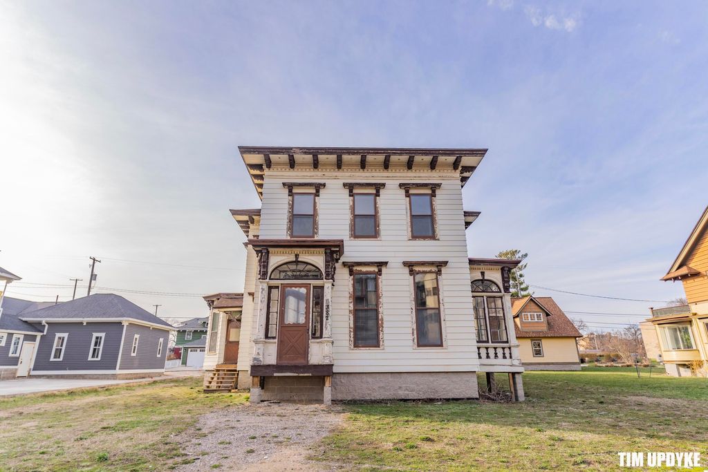 Photo of 382 W Muskegon Avenue, Muskegon, MI 49440 (MLS # 26013978)