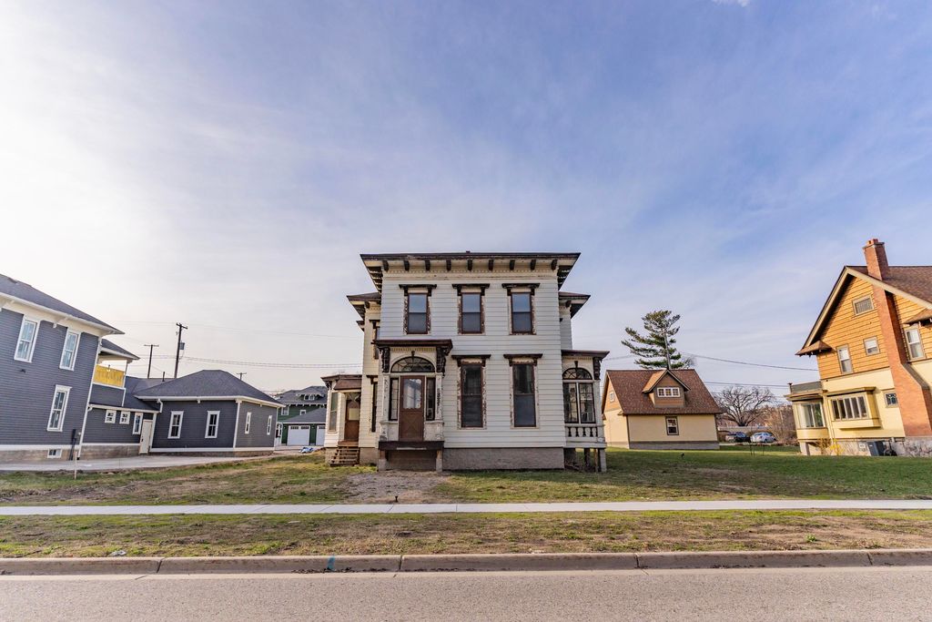 Photo of 382 W Muskegon Avenue, Muskegon, MI 49440 (MLS # 26013978)