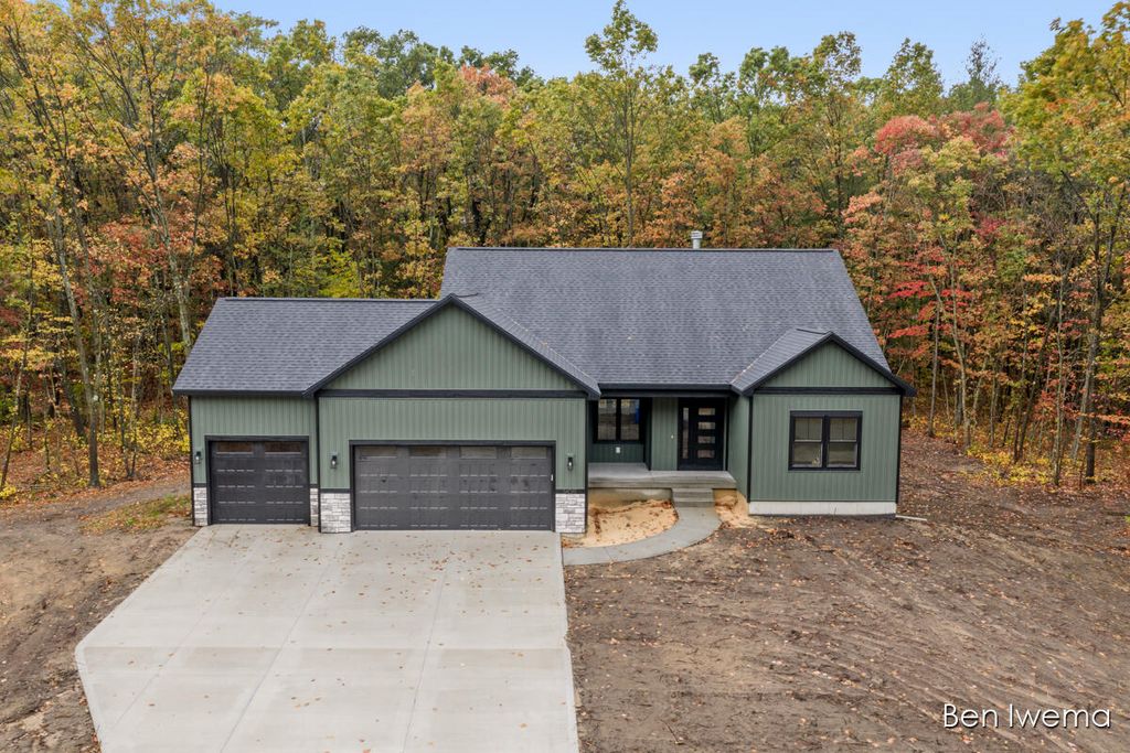 Photo of 14081 Taft Street, Spring Lake, MI 49456 (MLS # 25054622)