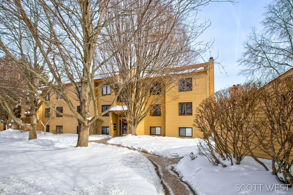 Photo of 300 Farington Boulevard #16, Holland, MI 49423 (MLS # 26005102)
