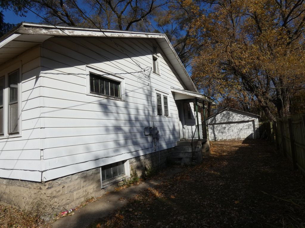 Photo of 1153 Coolidge Avenue, Benton Harbor, MI 49022 (MLS # 25058565)