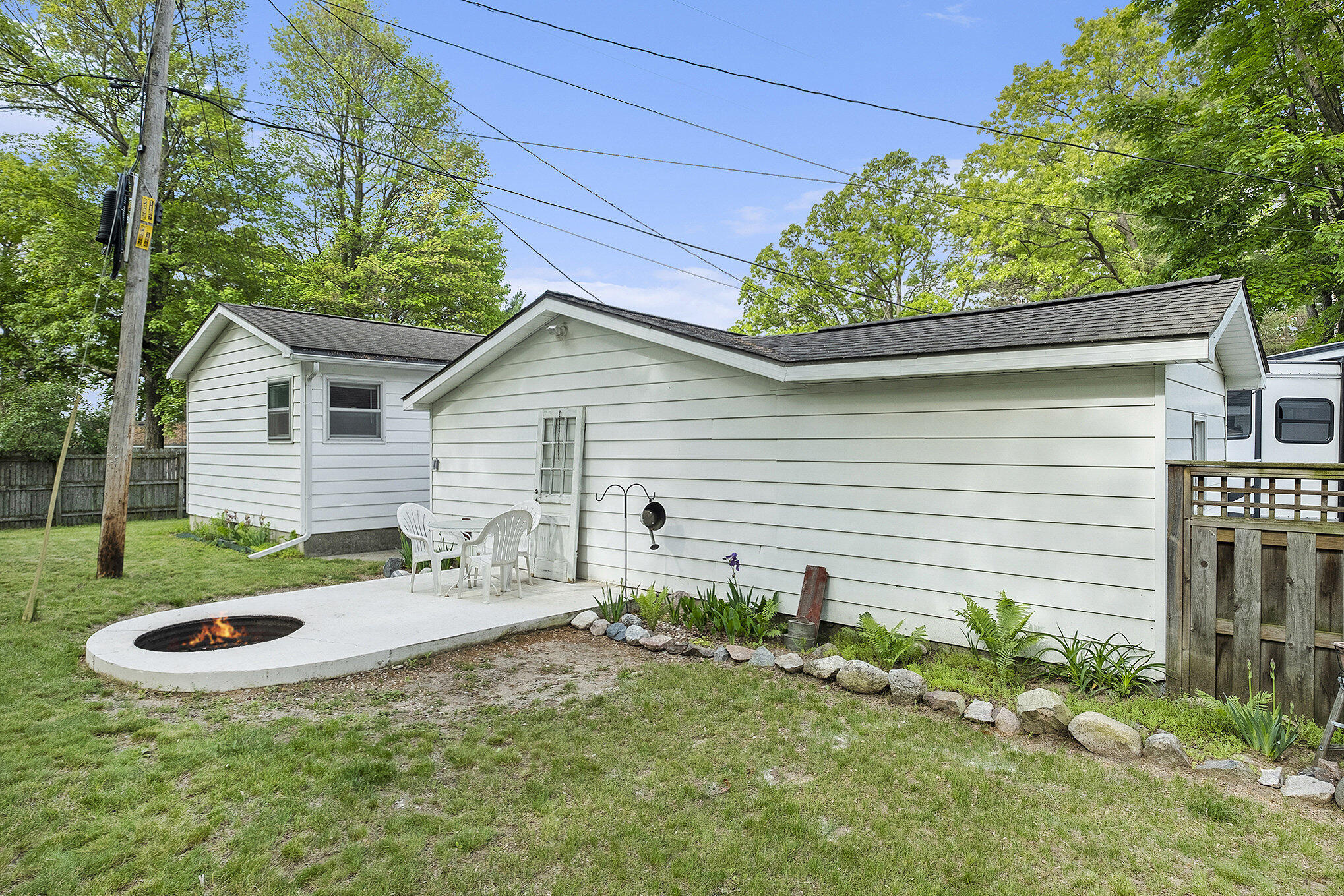 Gowen, Michigan 49326, United States, 2 Bedrooms Bedrooms, ,1 BathroomBathrooms,Residential,Pending,141093