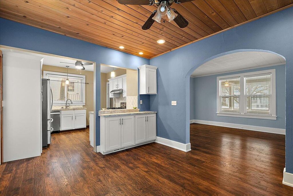 Photo of 1037 Washington Avenue, Grand Haven, MI 49417 (MLS # 26000119)