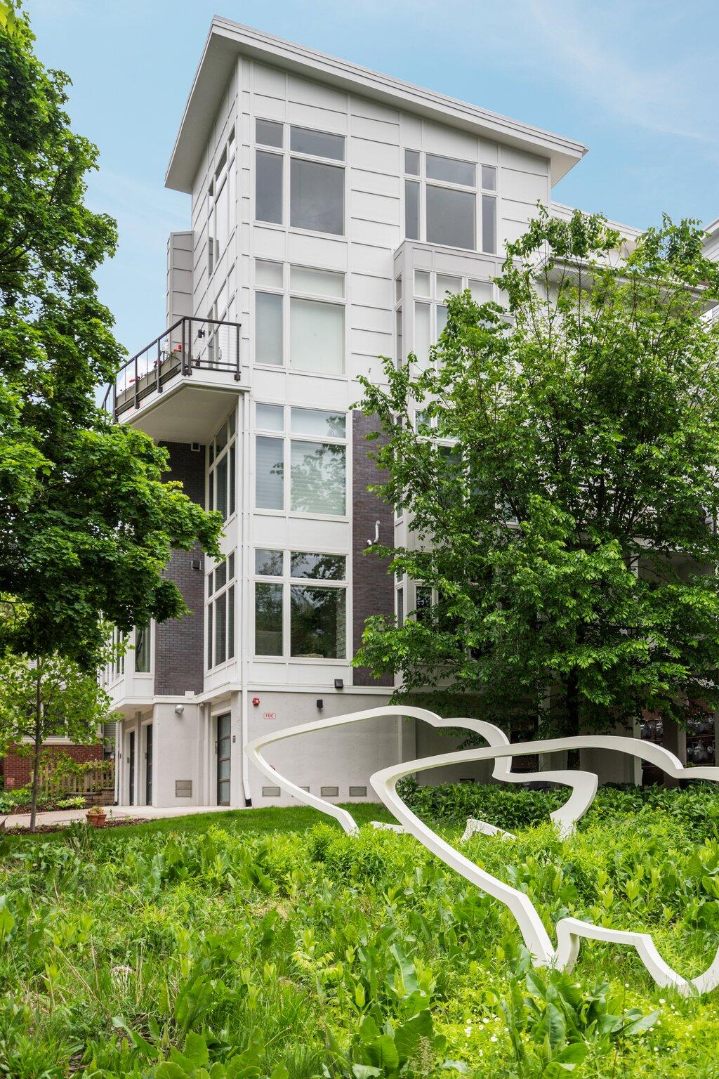 211 W Kingsley Street