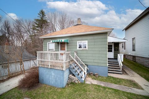 521 Hancock Street, Manistee, MI 49660 - MLS#: 25017447
