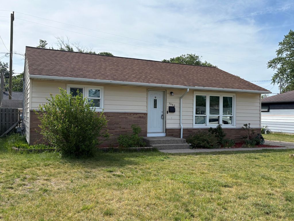 Photo of 3062 Eastland Road, Muskegon, MI 49441 (MLS # 26027558)