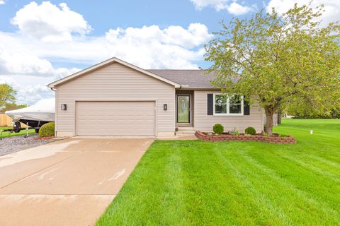 Photo of 3216 Aspen Trail, Adrian, MI 49221 (MLS # 26018972)