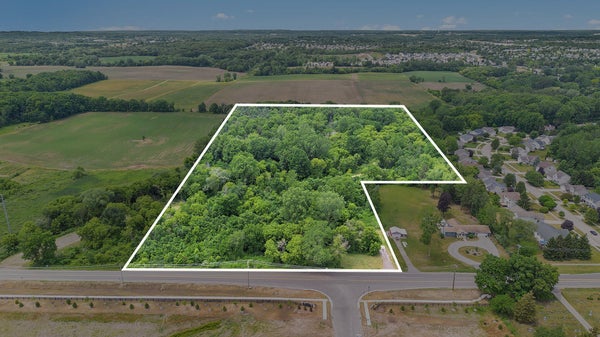 7079 HANNA LAKE AVE SE, CALEDONIA, MI 49316 - Image 74005bdf178a1837d7cdecb9864def85/1407502737
