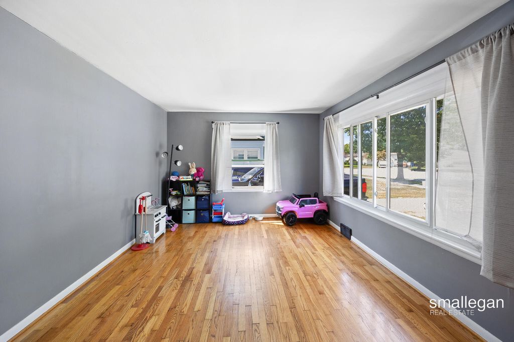 Photo of 1059 W Summit Avenue, Muskegon, MI 49441 (MLS # 25058345)