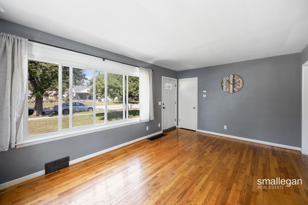 Photo of 1059 W Summit Avenue, Muskegon, MI 49441 (MLS # 25058345)