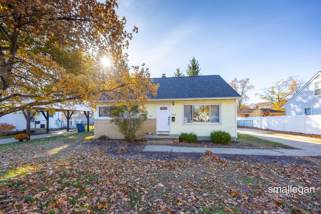 Photo of 1059 W Summit Avenue, Muskegon, MI 49441 (MLS # 25058345)