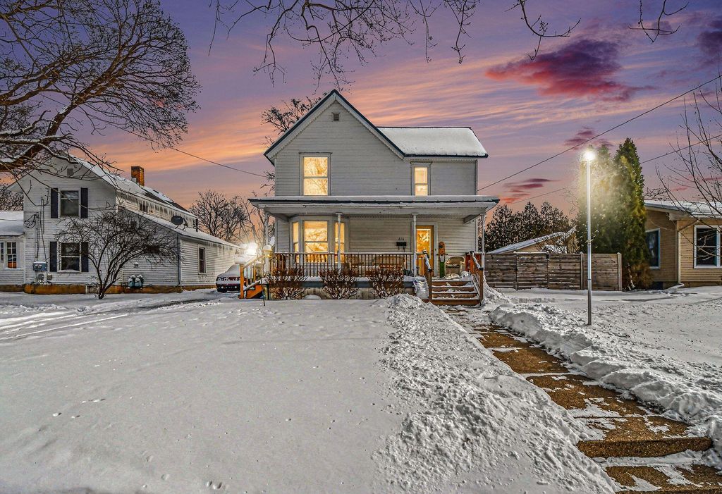 Photo of 616 S Broas Street, Belding, MI 48809 (MLS # 26005991)