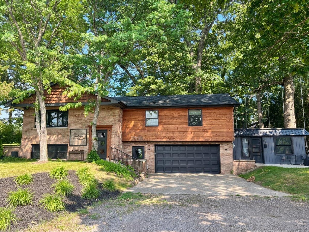 Photo of 17500 N Fruitport Road, Spring Lake, MI 49456 (MLS # 26038994)