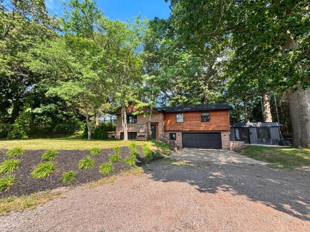 Photo of 17500 N Fruitport Road, Spring Lake, MI 49456 (MLS # 26038994)