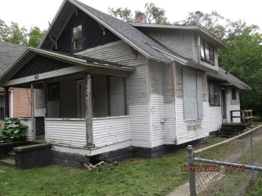 Photo of 613 Orchard Avenue, Muskegon, MI 49442 (MLS # 25052404)