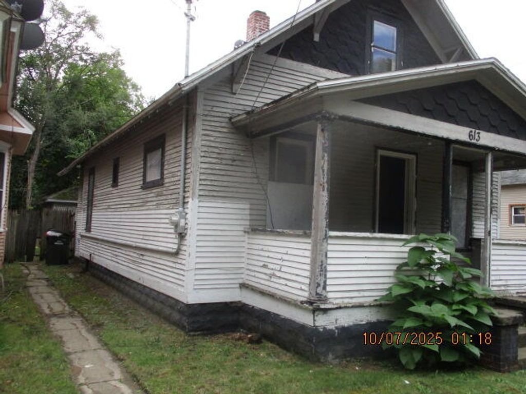 Photo of 613 Orchard Avenue, Muskegon, MI 49442 (MLS # 25052404)