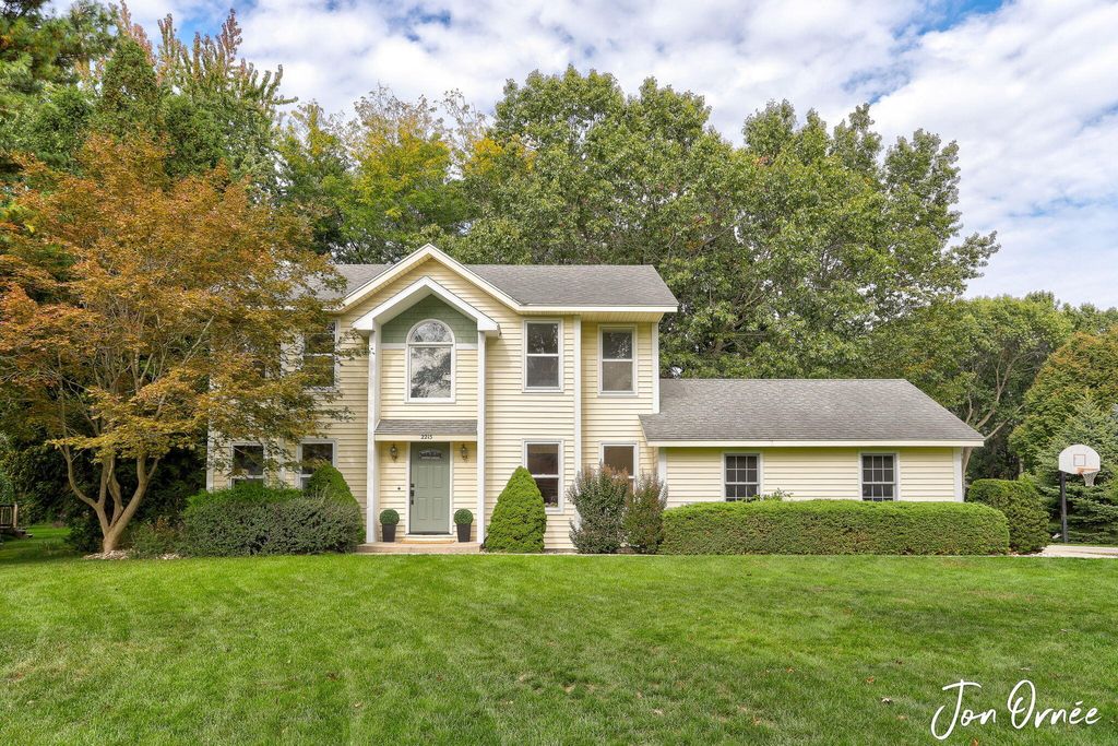 Photo of 2215 Sunset Bluff Drive, Holland, MI 49424 (MLS # 25053310)