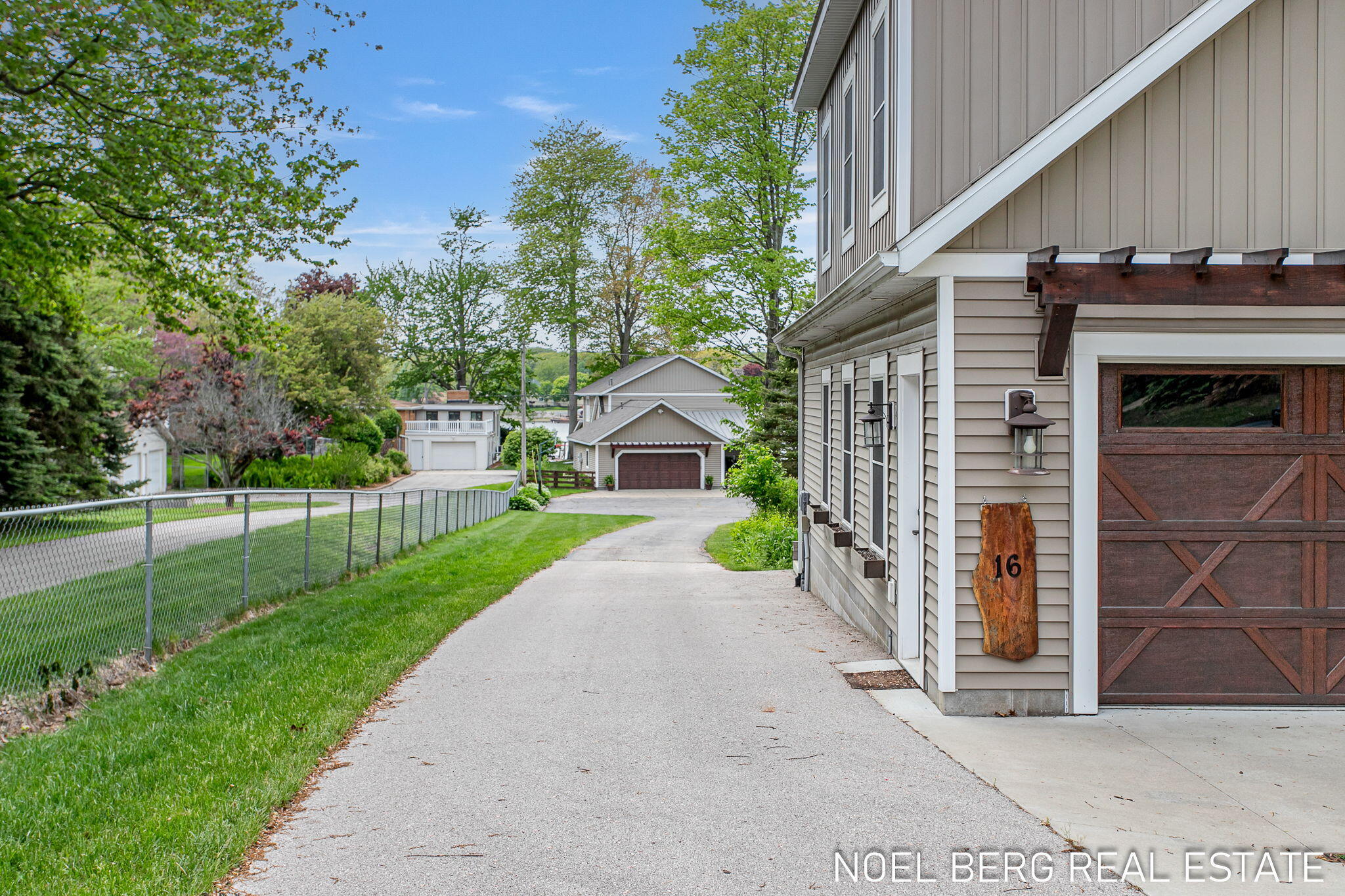 16 Circle Drive