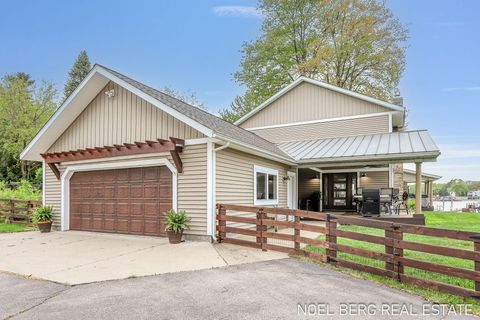 16 Circle Drive Fruitport MI 49415