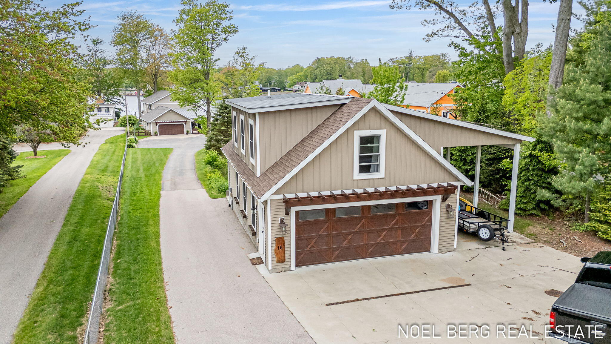 16 Circle Drive