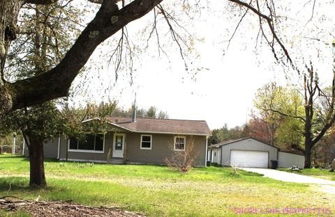 Photo of 2465 E Arthur Road, Rothbury, MI 49452 (MLS # 26022502)