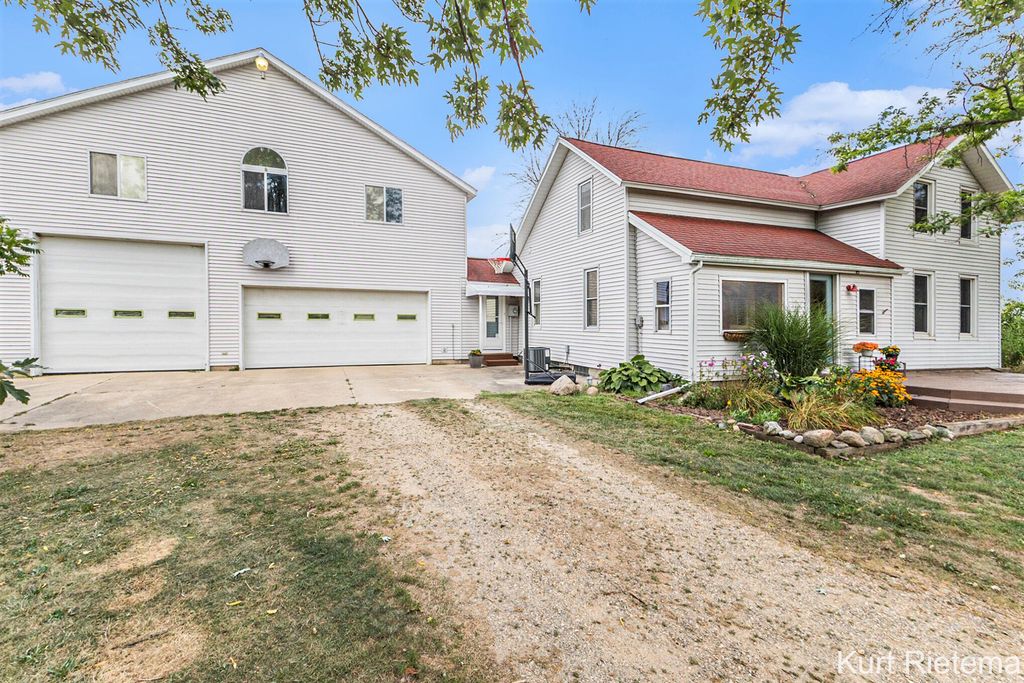 Photo of 11593 Greenly Street, Holland, MI 49424 (MLS # 25040985)
