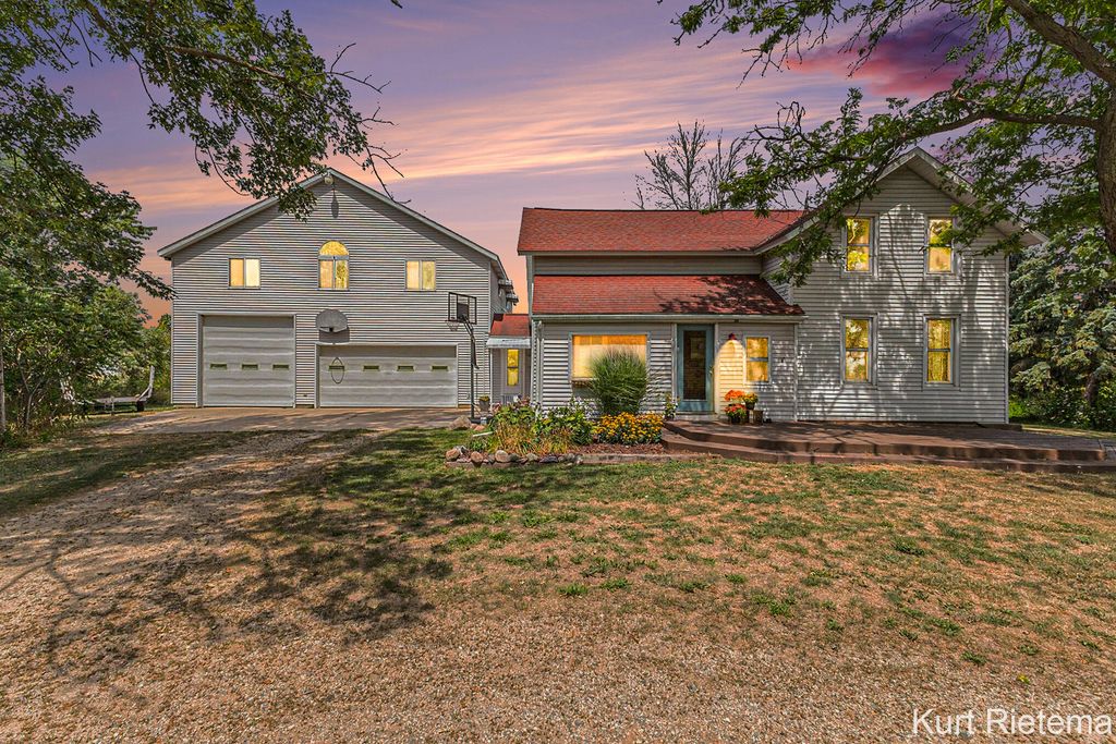 Photo of 11593 Greenly Street, Holland, MI 49424 (MLS # 25040985)