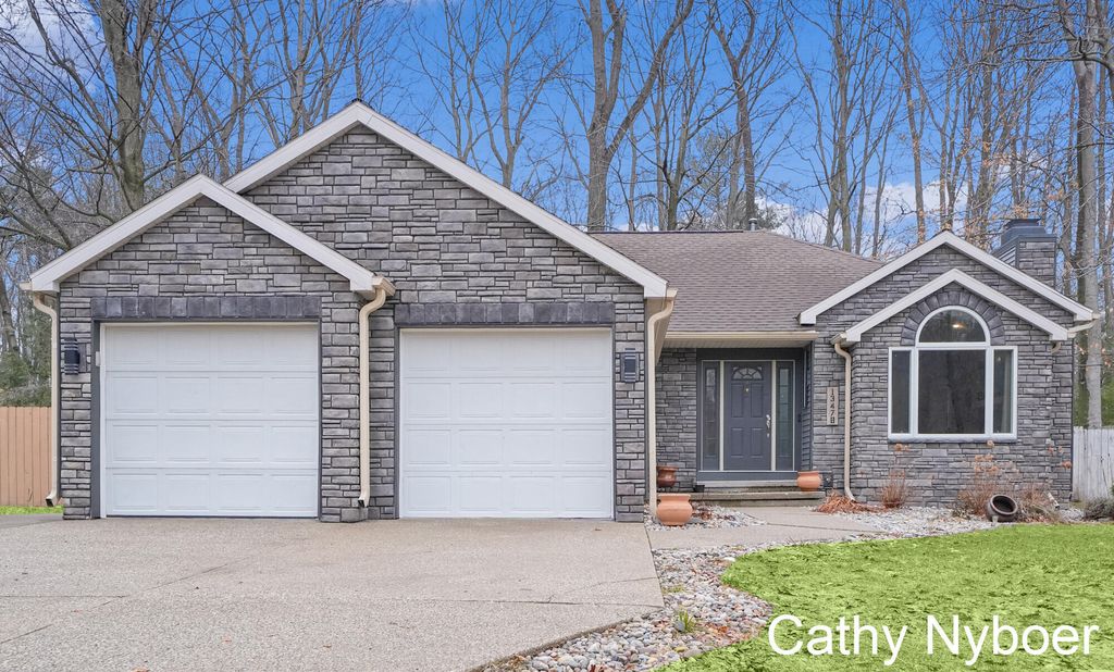 Photo of 13478 Lakeshore Avenue, Grand Haven, MI 49417 (MLS # 26008522)