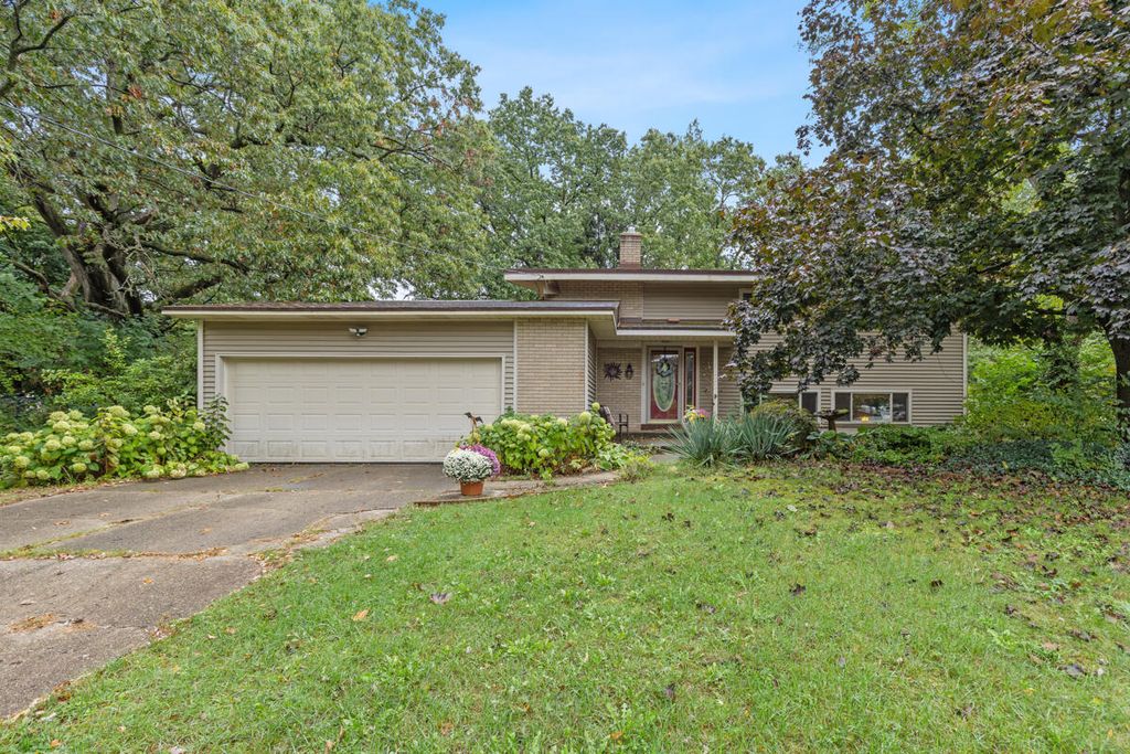 Photo of 5090 Natchez Ct Court NE, Rockford, MI 49341 (MLS # 25051777)