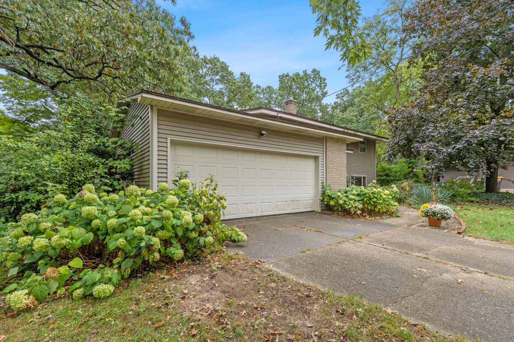 Photo of 5090 Natchez Ct Court NE, Rockford, MI 49341 (MLS # 25051777)