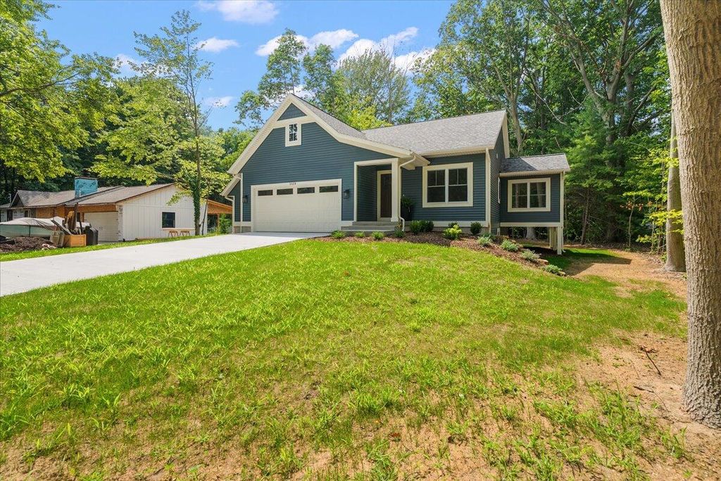 Photo of 3439 Hollywood Drive, Holland, MI 49424 (MLS # 25032274)