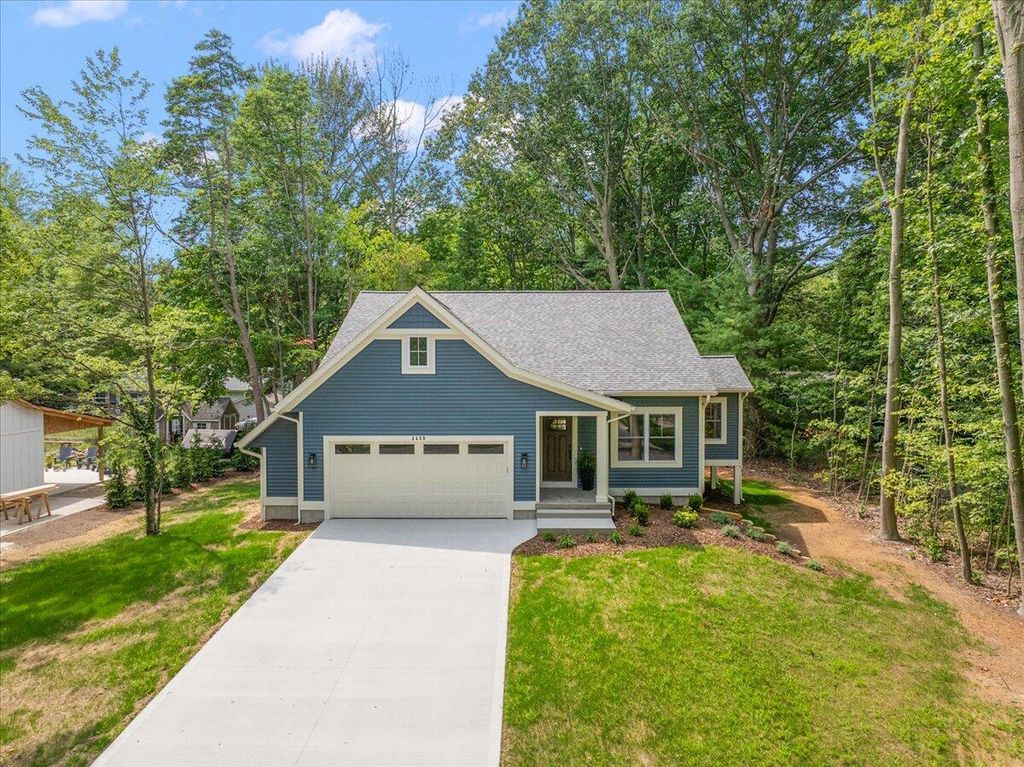 Photo of 3439 Hollywood Drive, Holland, MI 49424 (MLS # 25032274)