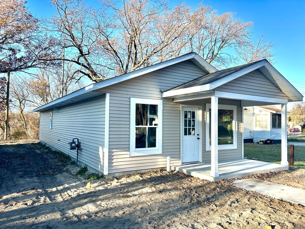 Photo of 287 E Walton Avenue, Muskegon, MI 49442 (MLS # 25059998)