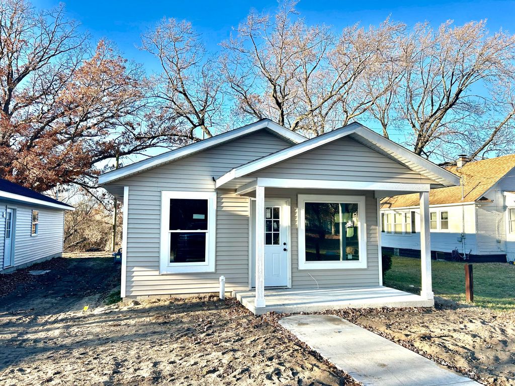 Photo of 287 E Walton Avenue, Muskegon, MI 49442 (MLS # 25059998)