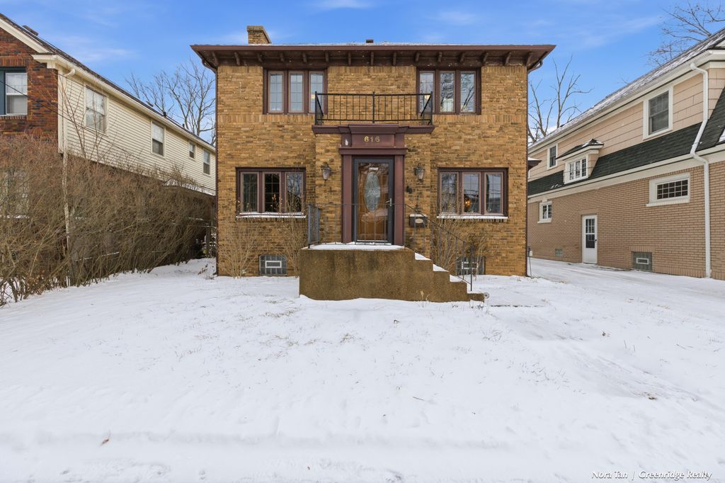 Photo of 616 Rosewood Avenue SE, East Grand Rapids, MI 49506 (MLS # 26000008)