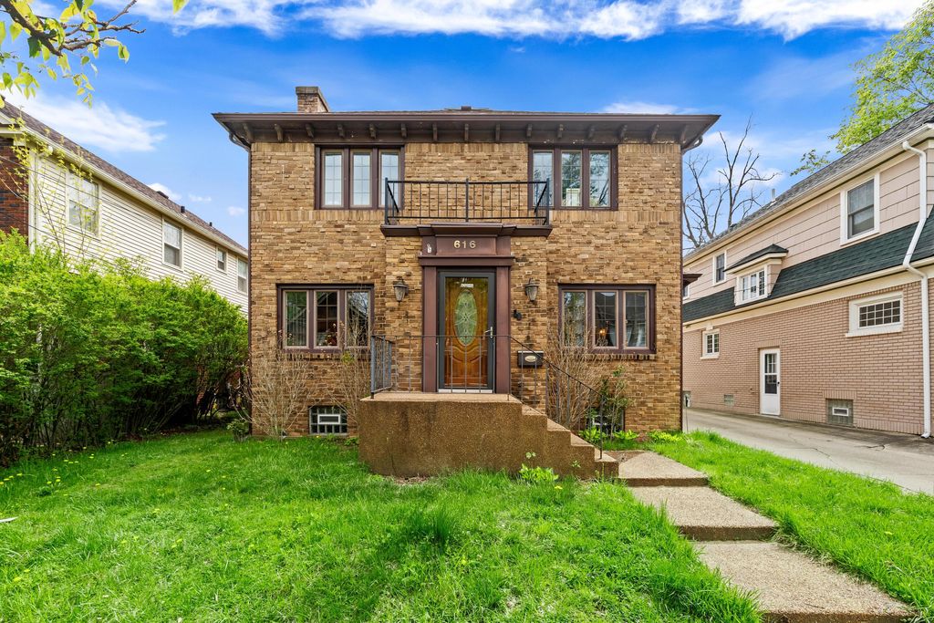 Photo of 616 Rosewood Avenue SE, East Grand Rapids, MI 49506 (MLS # 26000008)