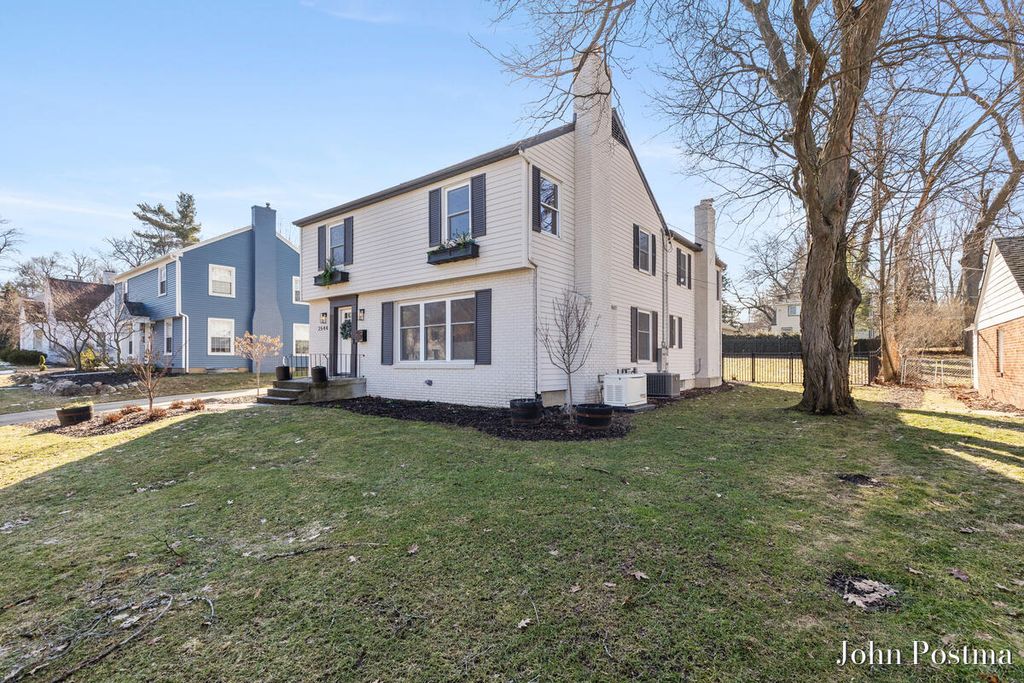 Photo of 2544 Maplewood Drive SE, East Grand Rapids, MI 49506 (MLS # 26008309)