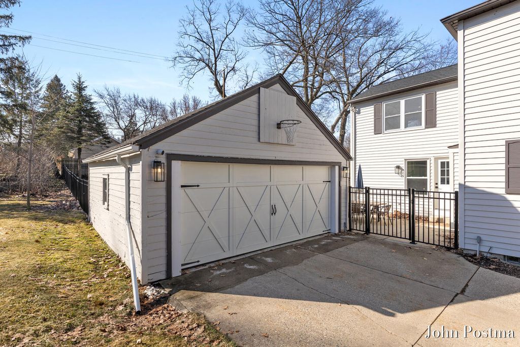 Photo of 2544 Maplewood Drive SE, East Grand Rapids, MI 49506 (MLS # 26008309)