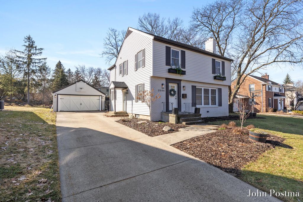 Photo of 2544 Maplewood Drive SE, East Grand Rapids, MI 49506 (MLS # 26008309)