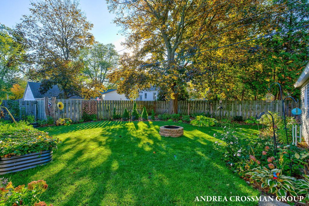 Photo of 136 E 39th Street, Holland, MI 49423 (MLS # 25056000)
