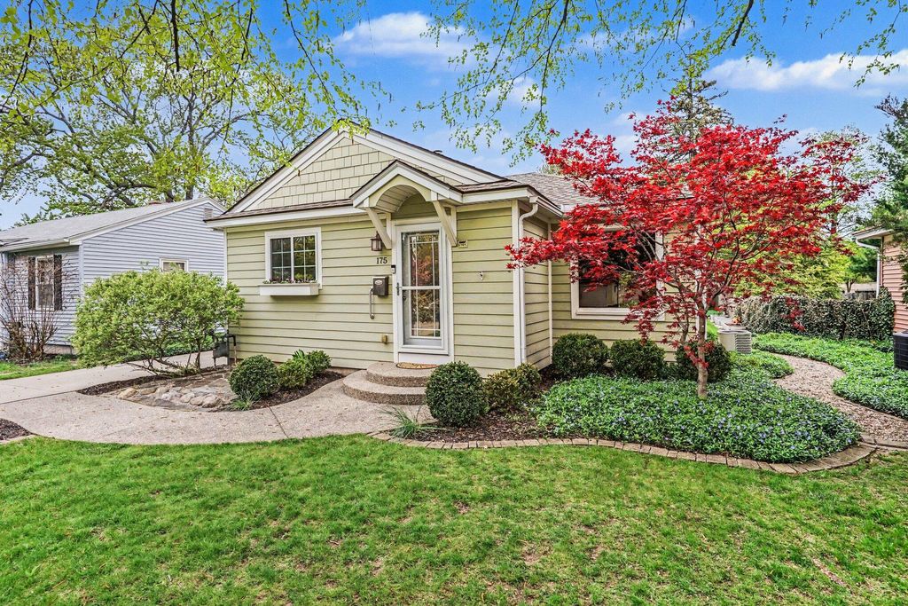 Photo of 175 E 25th Street, Holland, MI 49423 (MLS # 26018842)
